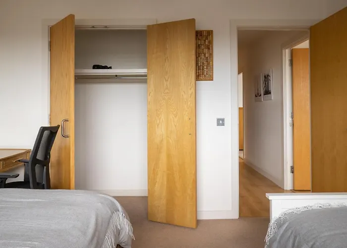 City Air Apartments - Shadwell - Great Transport Links