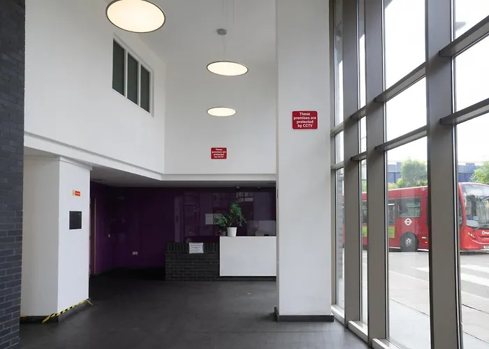 City Air Apartments - Shadwell - Great Transport Links