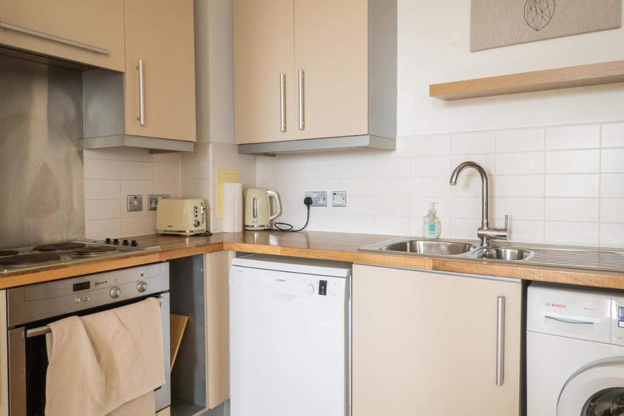 Apartment Air - Shadwell - Great Transport Links